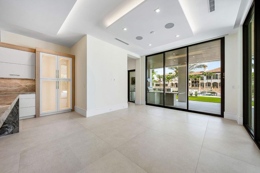 Spacious, unfurnished interior of a new home in , Boca Raton (Image 59).
