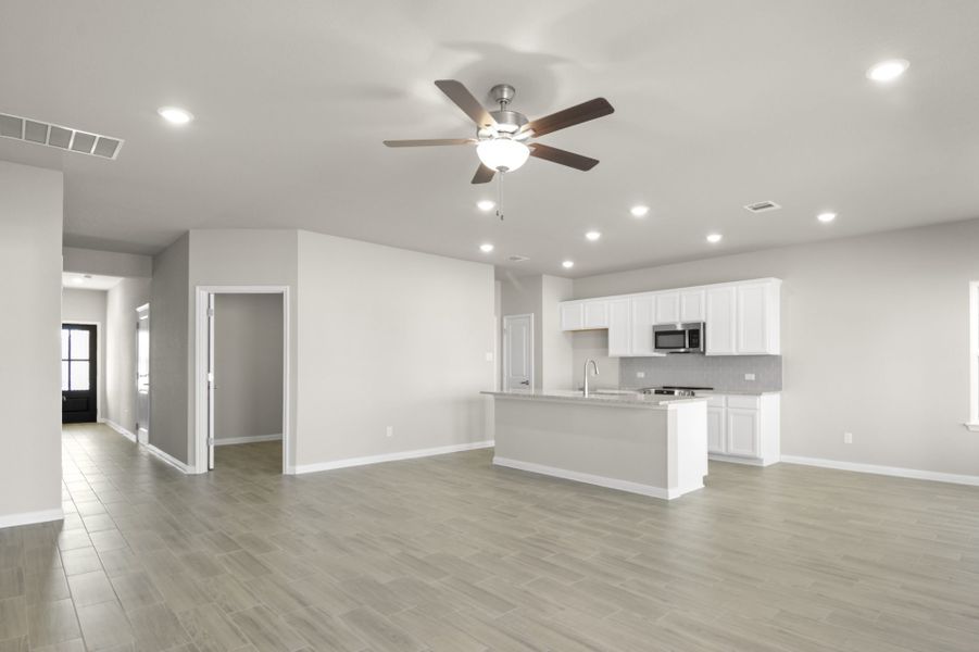 Spacious, unfurnished interior of a new home in Sonterra, Jarrell (Image 14).
