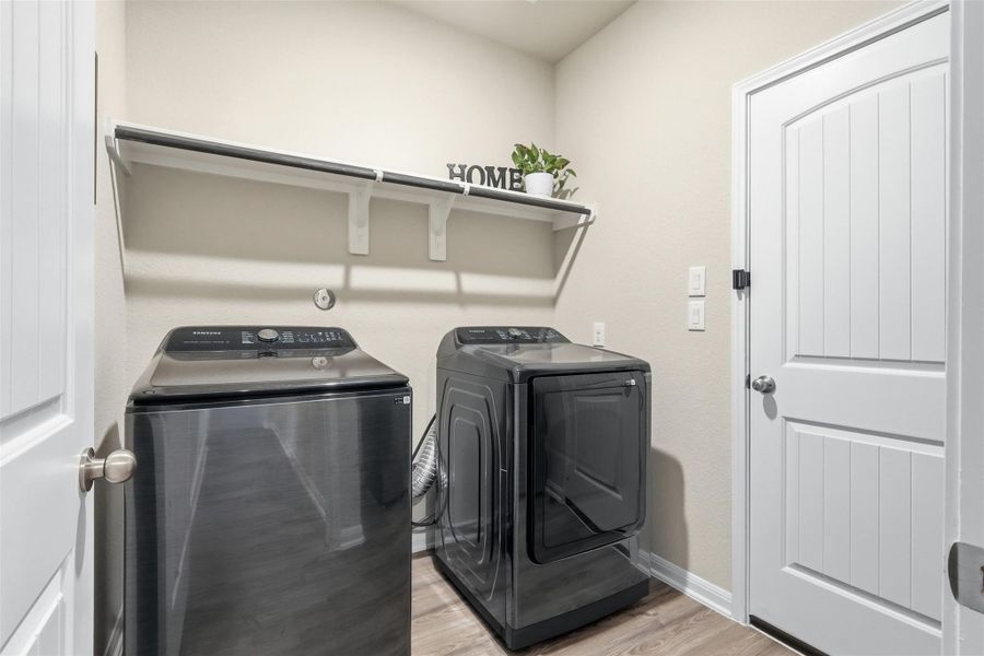 Furnished interior view inside a new home in Deer Trail Estates, Conroe (Image 12).