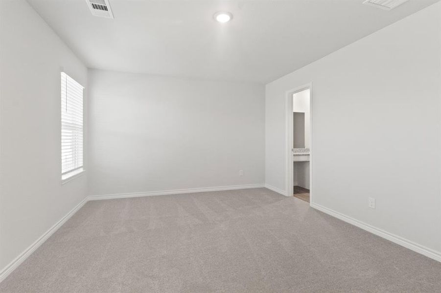 Spacious, unfurnished interior of a new home in Retreat at Fossil Creek, Fort Worth (Image 18).