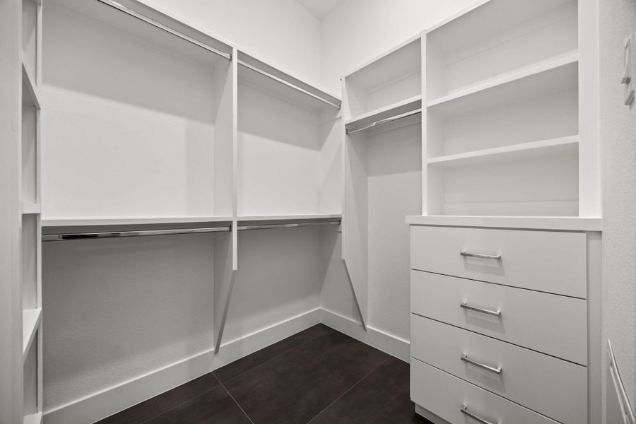 Primary Closet - Walking