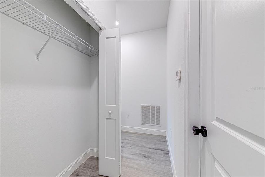 Spacious, unfurnished interior of a new home in , Citrus Springs (Image 38).