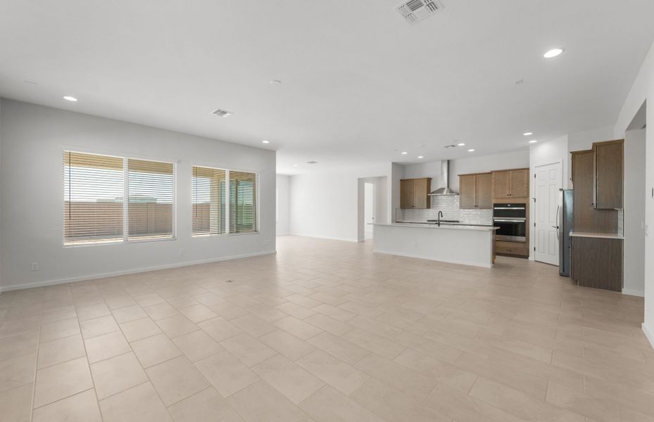 Spacious, unfurnished interior of a new home in Soleo, San Tan Valley (Image 17).