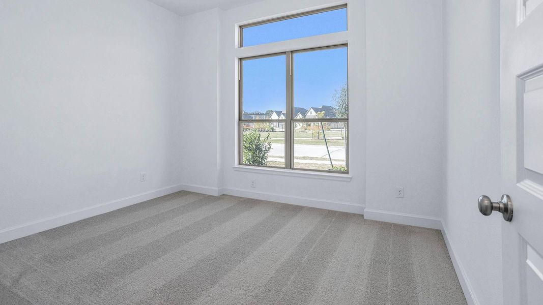 Spacious, unfurnished interior of a new home in Amira, Tomball (Image 7).