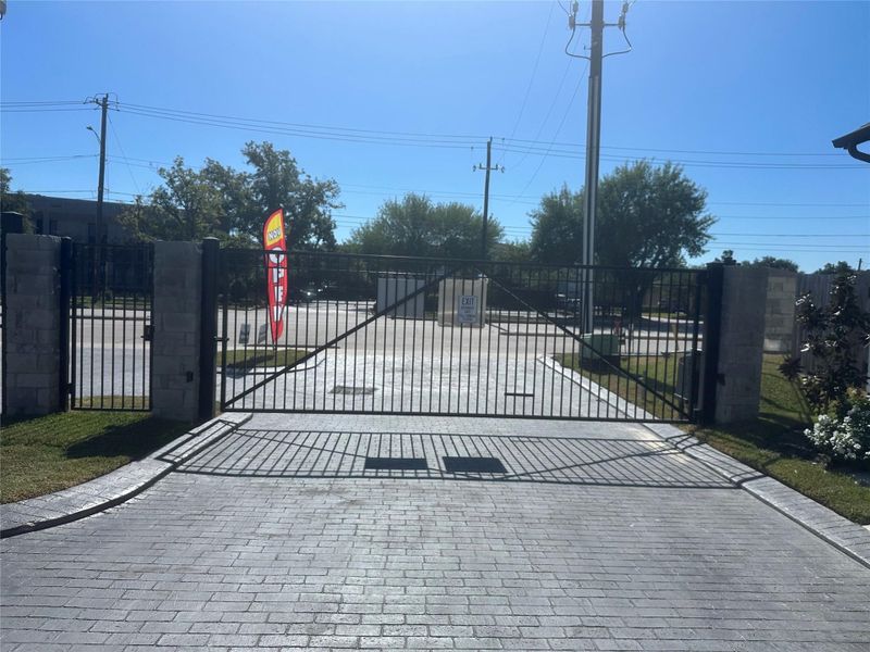 Community amenities in Regents Court, Houston (Image 31).