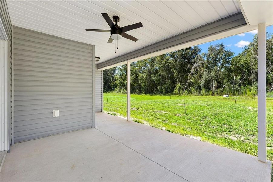 Exterior details and patio area of a home in , Bushnell (Image 18).