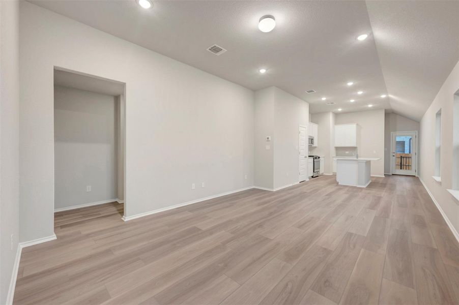Spacious, unfurnished interior of a new home in Heritage, Dripping Springs (Image 16).