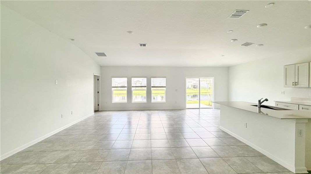 Spacious, unfurnished interior of a new home in Westview, Kissimmee (Image 14).
