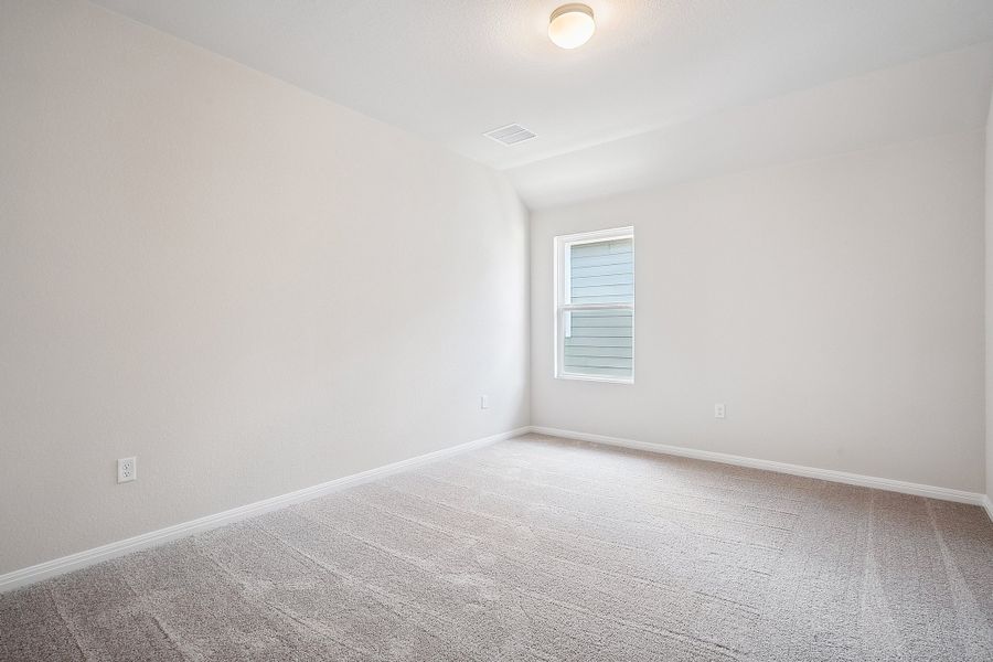 Representative unfurnished interior of a home built from the Blake by Ashton Woods in Rolling Glen, Hutto (Image 50).