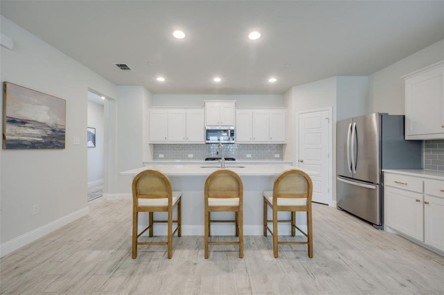 Light and bright dining area with gold cabinet hardware. The space is luxurious and perfect for everyday meals and weekend entertaining.