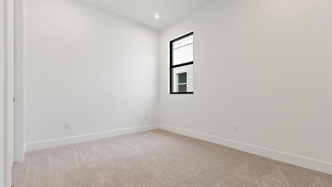 Spacious, unfurnished interior of a new home in L'Ambiance at Avenir, Palm Beach Gardens (Image 19).