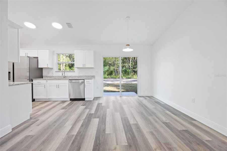 Spacious, unfurnished interior of a new home in , Summerfield (Image 12).