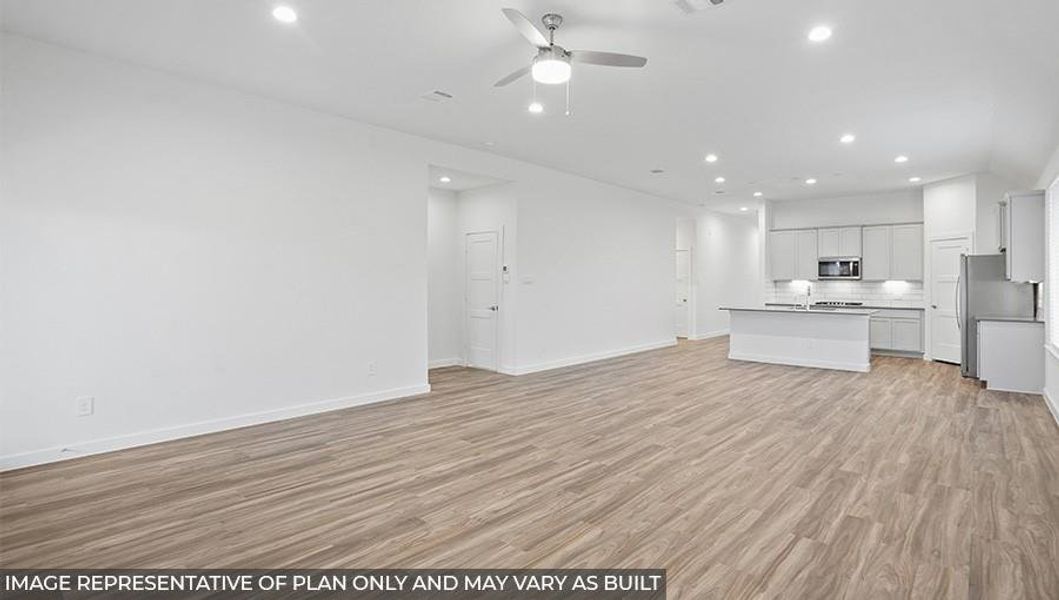 Spacious, unfurnished interior of a new home in Hills of Westlake, Conroe (Image 10).