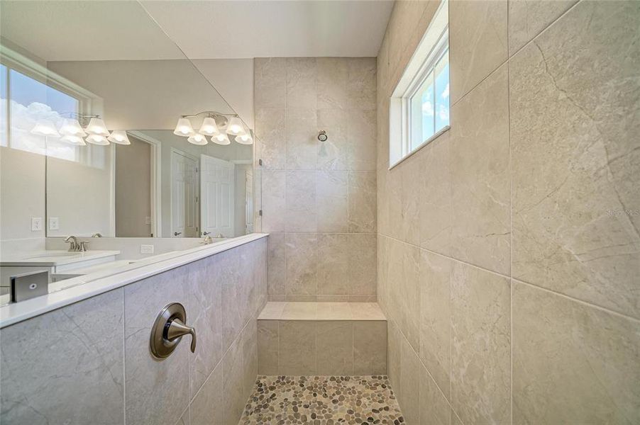 Close-up of interior finishes inside a home in Pasadena Ridge, Dade City (Image 13).