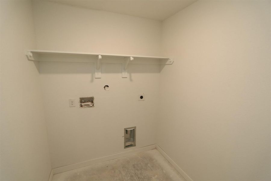 Spacious, unfurnished interior of a new home in Lago Mar, Santa Fe (Image 16). Spacious, unfurnished interior of a new home in Lago Mar, Santa Fe (Image 16).