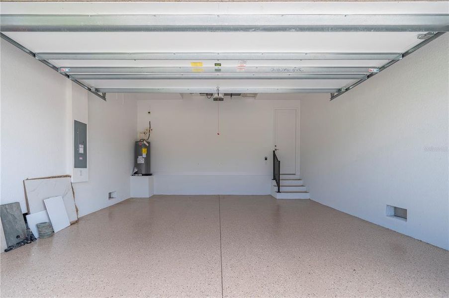 Spacious, unfurnished interior of a new home in , Punta Gorda (Image 23).