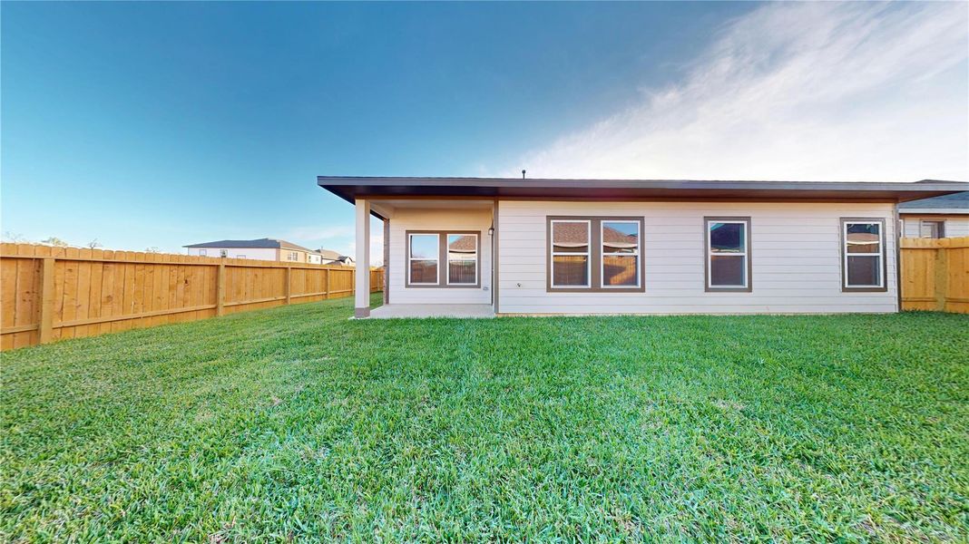 Exterior details and patio area of a home in Lexington Heights 50', Willis (Image 25).