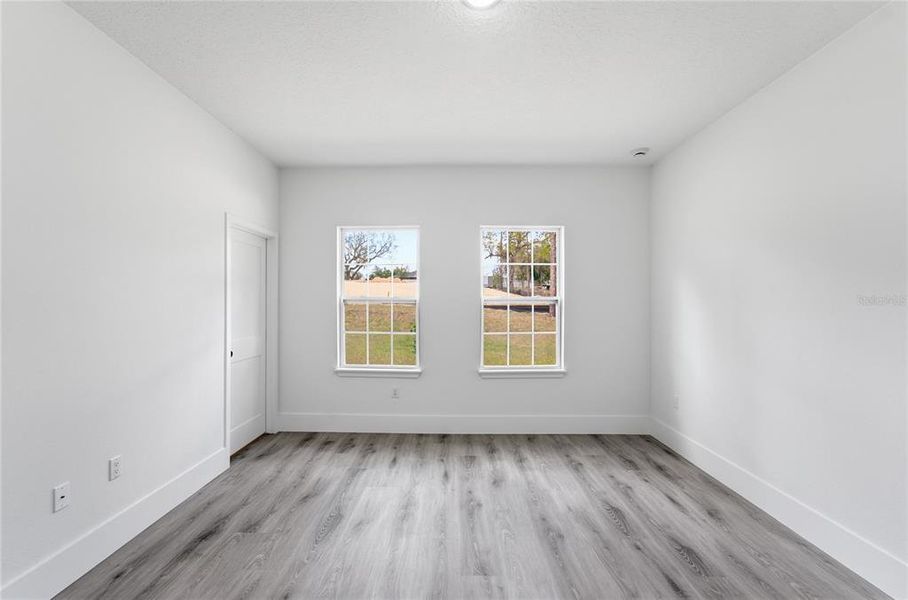 Spacious, unfurnished interior of a new home in , Dunnellon (Image 24).