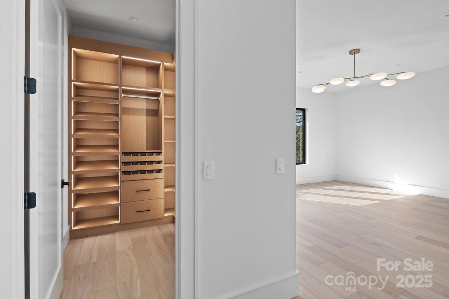 Image 33 of a home in .