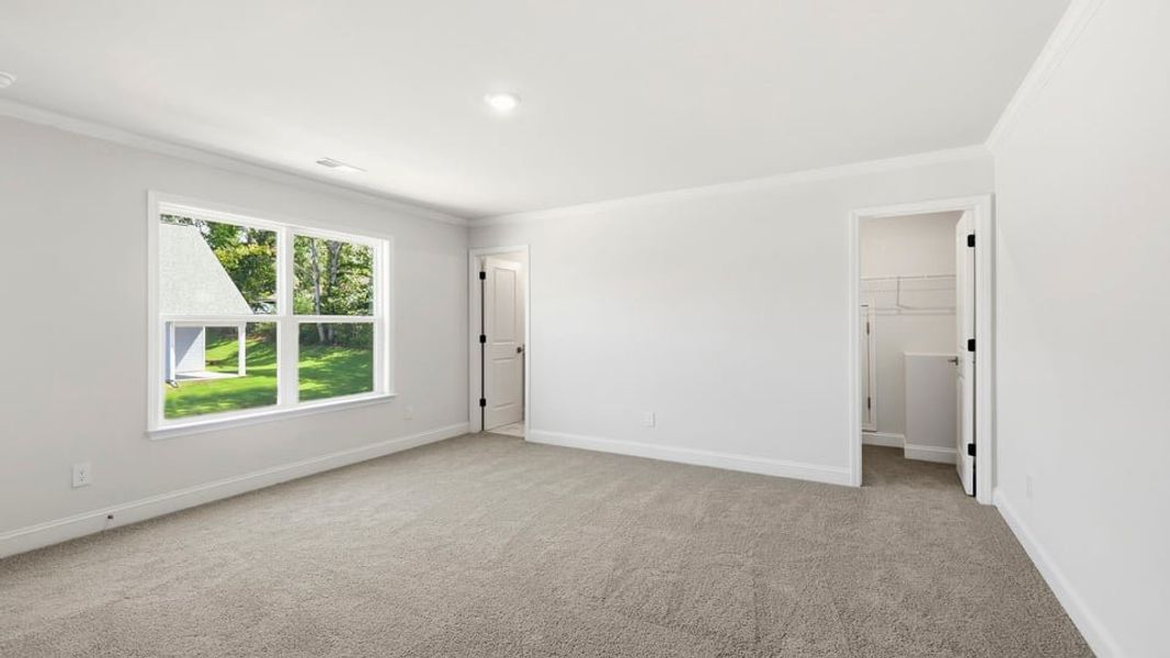 Spacious, unfurnished interior of a new home in Blue Ridge Trail, Fountain Inn (Image 30).