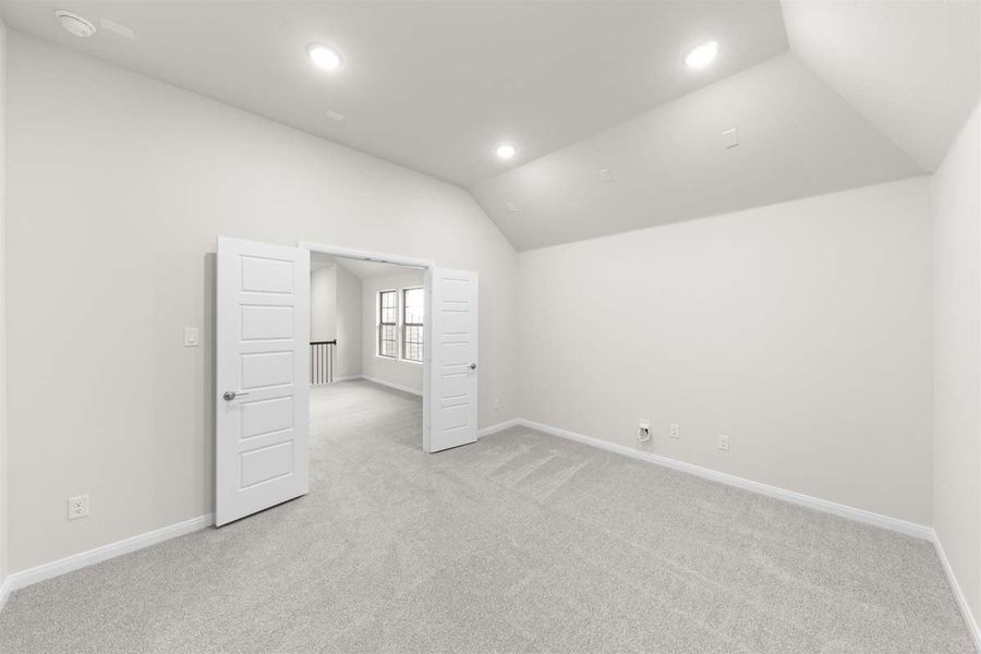 Representative unfurnished interior of a home built from the Larue by Pacesetter Homes in Nelson Lake, Rockwall (Image 27).