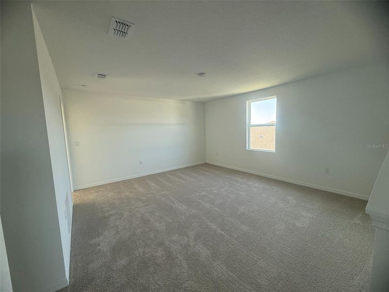 Spacious, unfurnished interior of a new home in Tyson Reserve, St. Cloud (Image 11).