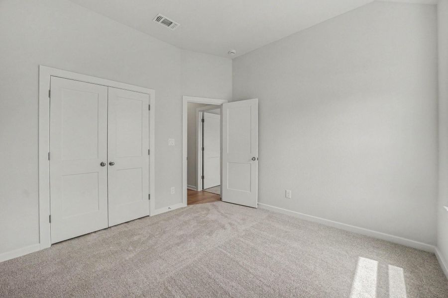 Spacious, unfurnished interior of a new home in Columbia Lakes, West Columbia (Image 29).