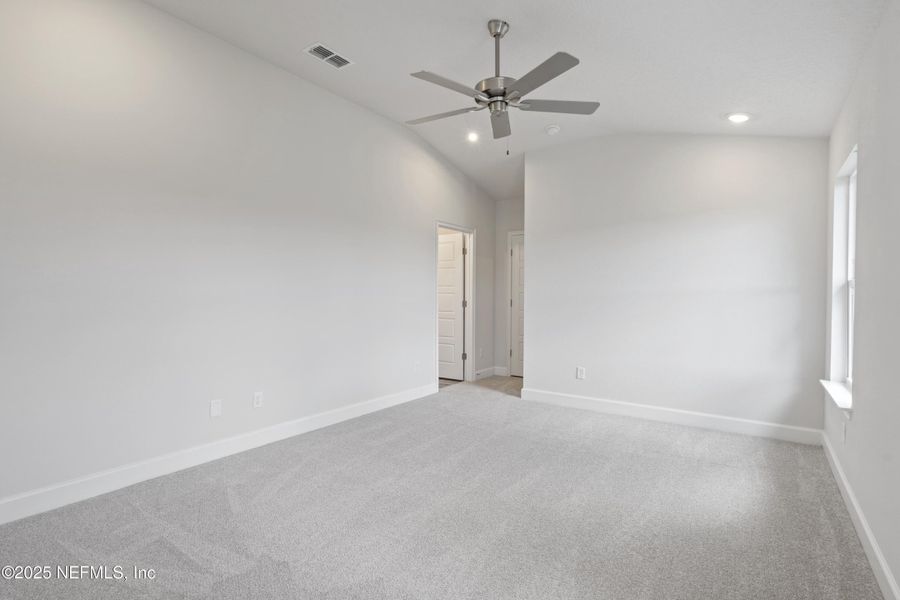 Spacious, unfurnished interior of a new home in , Green Cove Springs (Image 13).