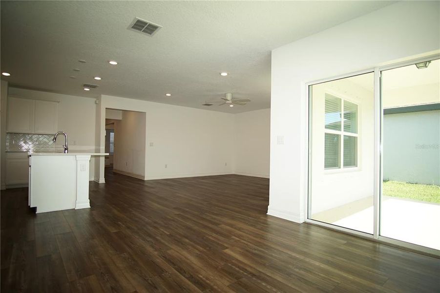 Furnished interior view inside a new home in Summers Cay, Thonotosassa (Image 6).