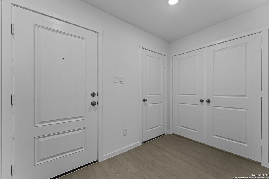 Spacious, unfurnished interior of a new home in Torian Village: Belmar Collection, San Antonio (Image 14).