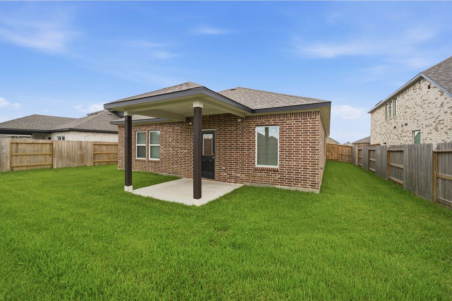 Exterior details and patio area of a home in Massey Oaks, Pearland (Image 20).