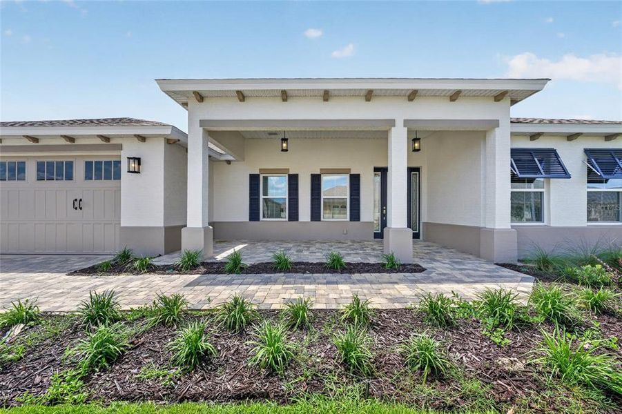 Exterior details and patio area of a home in , Ocala (Image 4).