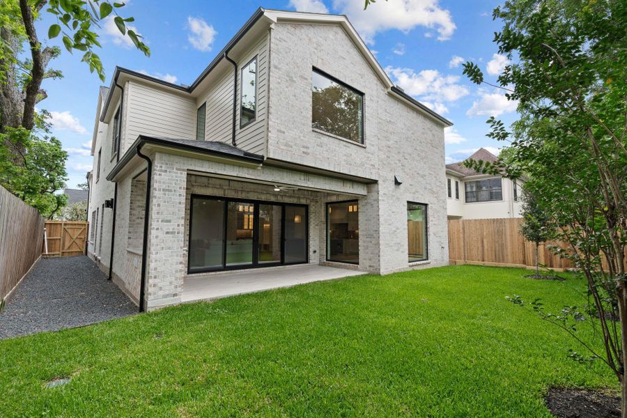 Oversized 6600sf lot! Summer kitchen with grill and sink Oversized 6600sf lot! Summer kitchen with grill and sink