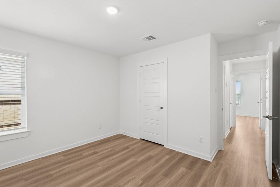 Spacious, unfurnished interior of a new home in Lago Mar, Santa Fe (Image 20). Spacious, unfurnished interior of a new home in Lago Mar, Santa Fe (Image 20).