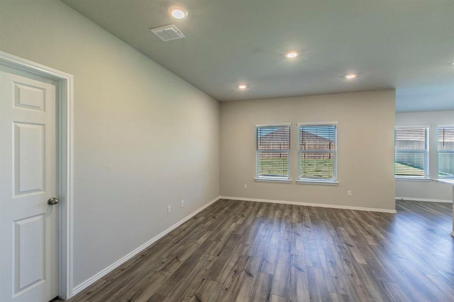 Spacious, unfurnished interior of a new home in , Waco (Image 23). Spacious, unfurnished interior of a new home in , Waco (Image 23).