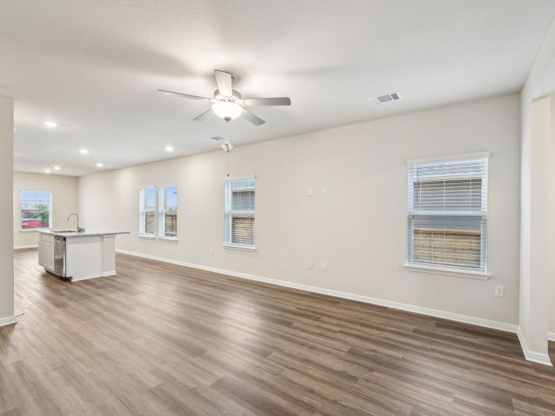 Spacious, unfurnished interior of a new home in Flora, Hutto (Image 7).