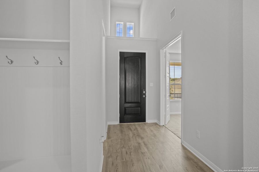 Spacious, unfurnished interior of a new home in Ladera, San Antonio (Image 12). Spacious, unfurnished interior of a new home in Ladera, San Antonio (Image 12).