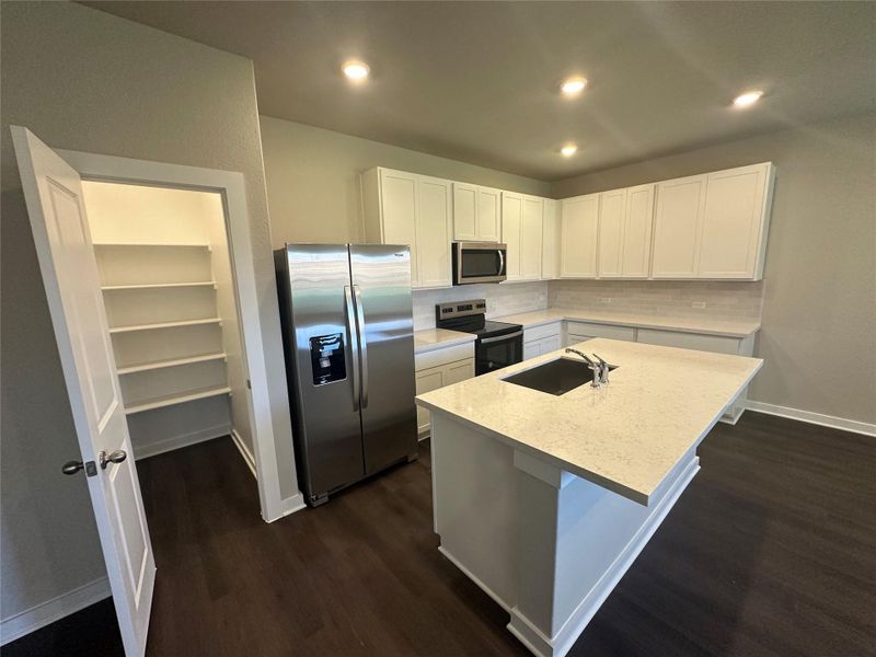Light & Bright Open Concept Kitchen