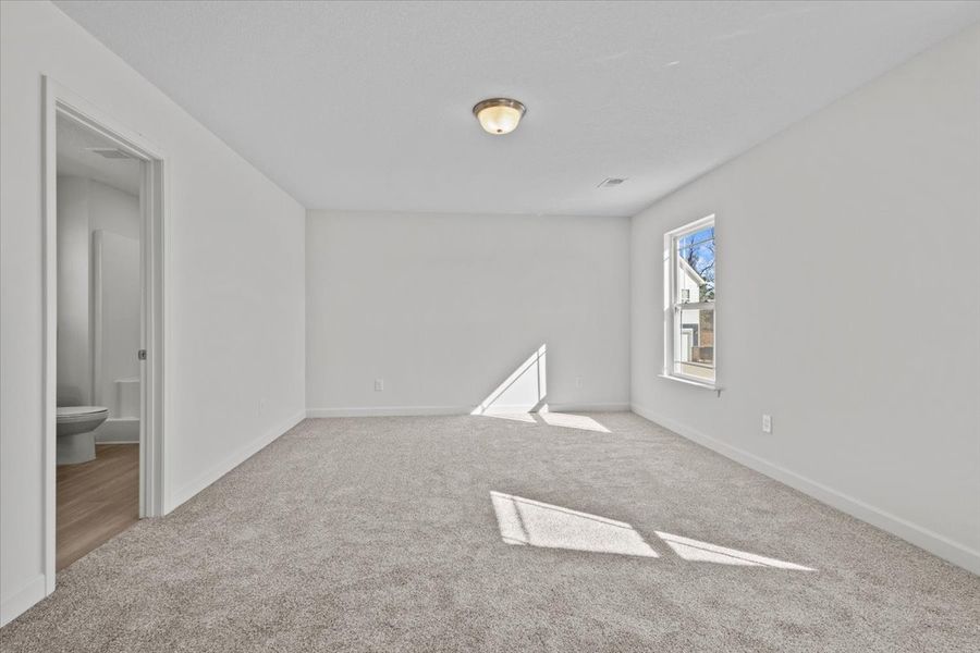 Representative unfurnished interior of a home built from the Roebuck by Enchanted Homes in Las Palomas Country Club Estates, La Vernia (Image 26).