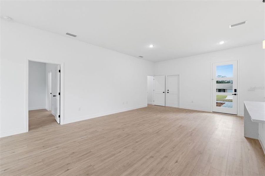 Spacious, unfurnished interior of a new home in , Ocala (Image 26).