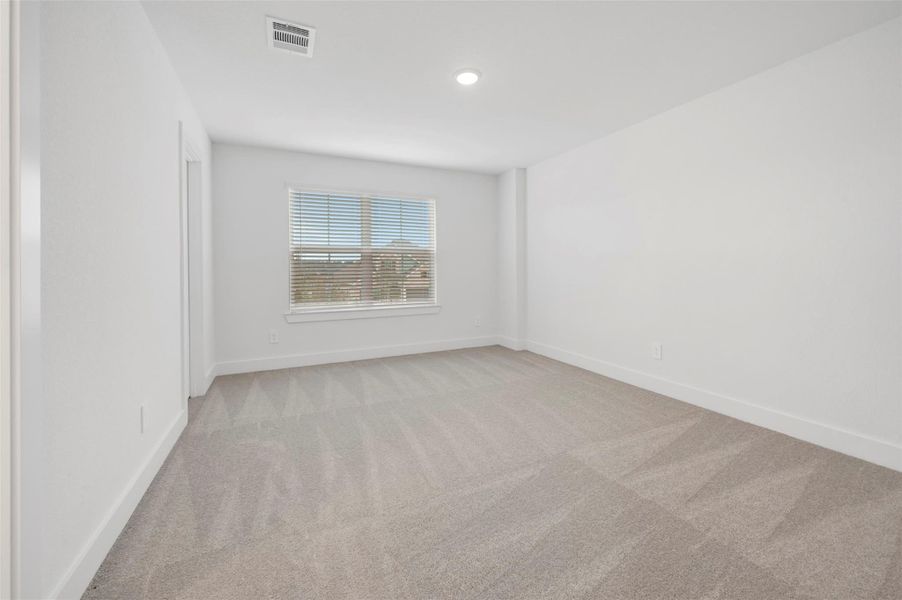 Spacious, unfurnished interior of a new home in Sorella, Tomball (Image 32).