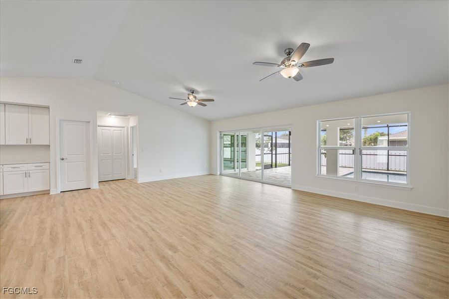 Spacious, unfurnished interior of a new home in Cape Coral, Cape Coral (Image 16).