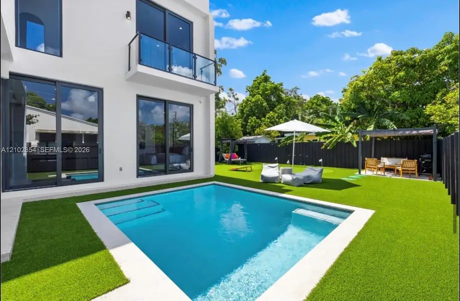 Exterior details and patio area of a home in , Miami (Image 28).