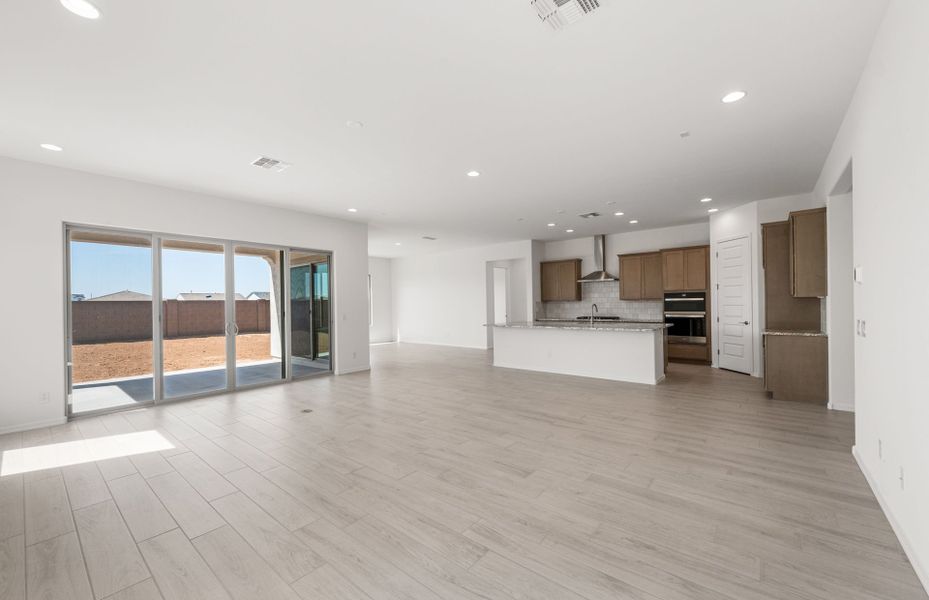 Spacious, unfurnished interior of a new home in Artisan at Asante, Surprise (Image 26). Spacious, unfurnished interior of a new home in Artisan at Asante, Surprise (Image 26).