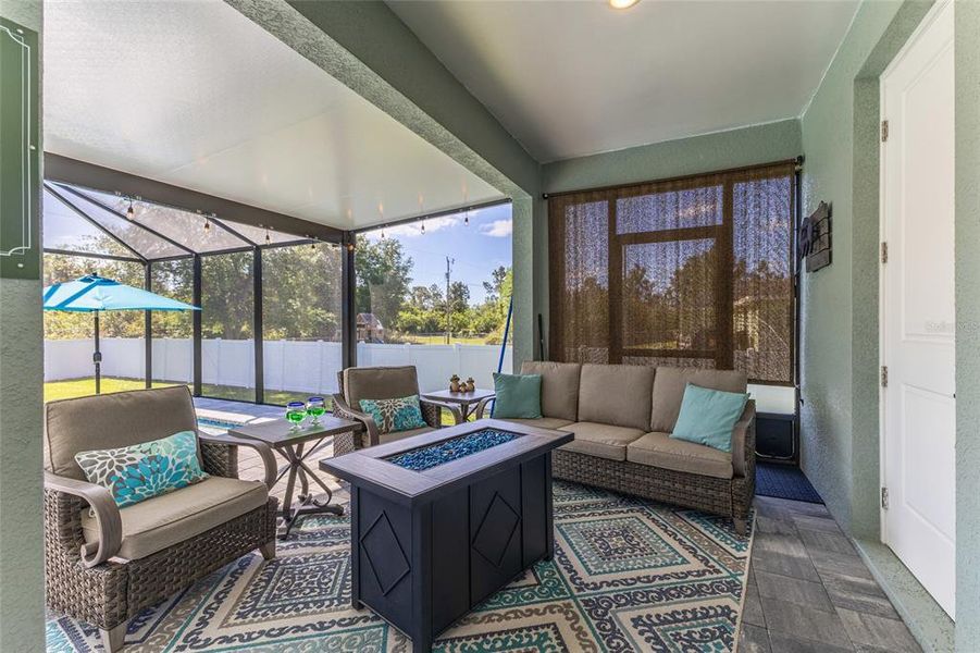 Exterior details and patio area of a home in , Lehigh Acres (Image 3).