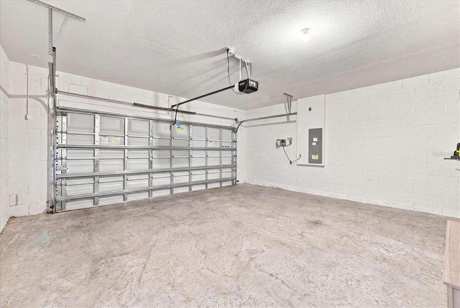 Spacious, unfurnished interior of a new home in Deerbrook, Land O' Lakes (Image 23). Spacious, unfurnished interior of a new home in Deerbrook, Land O' Lakes (Image 23).