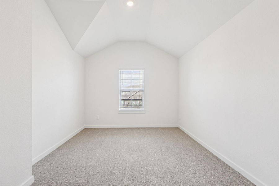 Spacious, unfurnished interior of a new home in Stewart's Ranch, Conroe (Image 28).