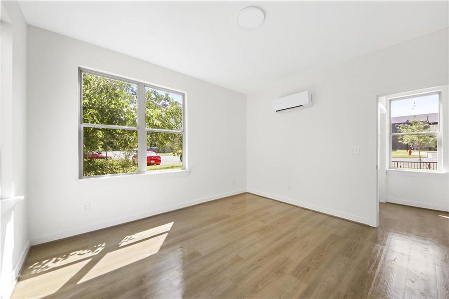 Spacious, unfurnished interior of a new home in , Atlanta (Image 17).