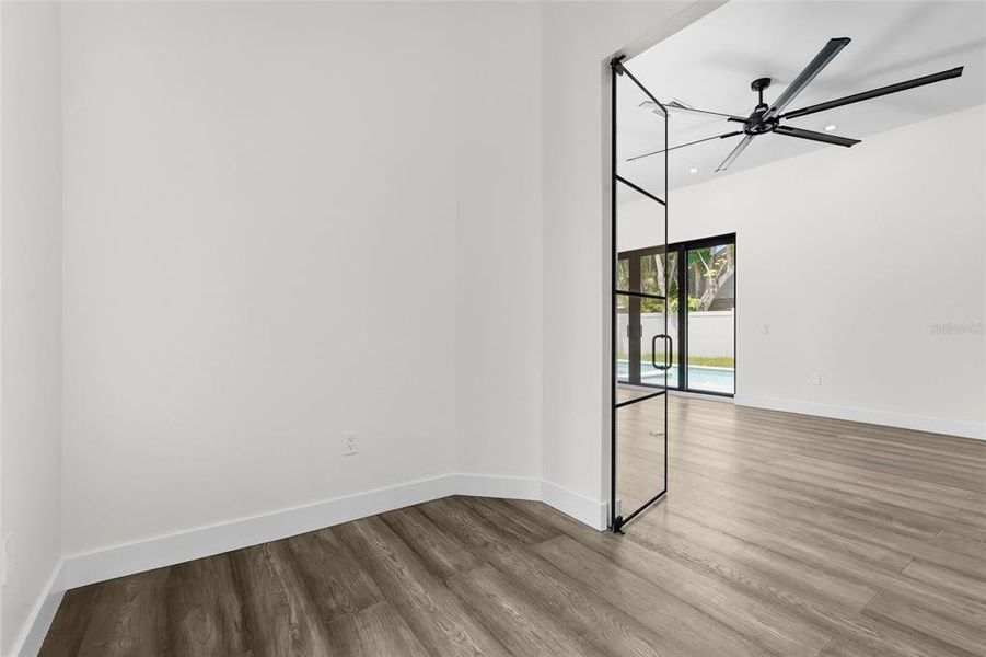 Spacious, unfurnished interior of a new home in , Sarasota (Image 68).