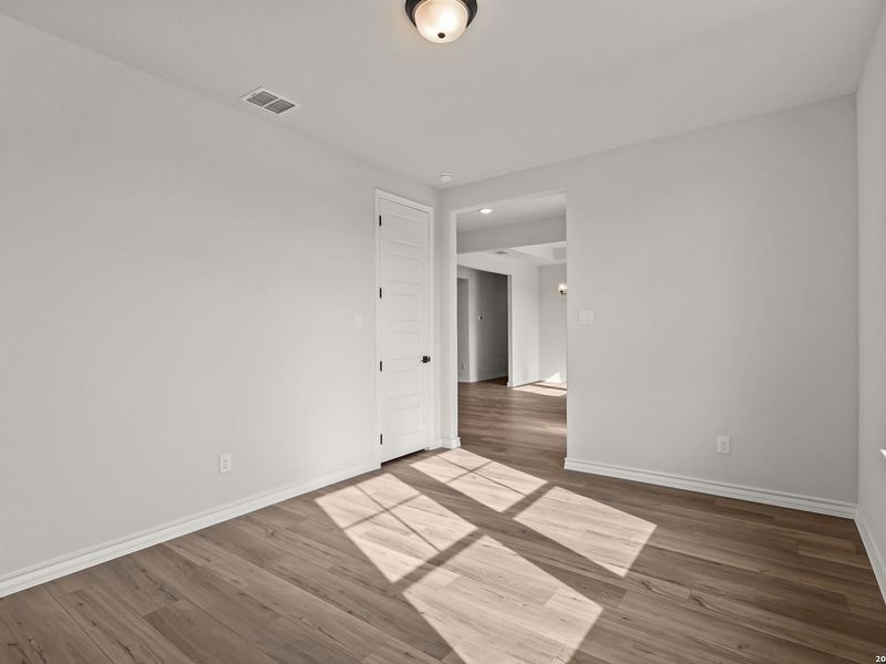 Spacious, unfurnished interior of a new home in Potranco Oaks, Castroville (Image 35).